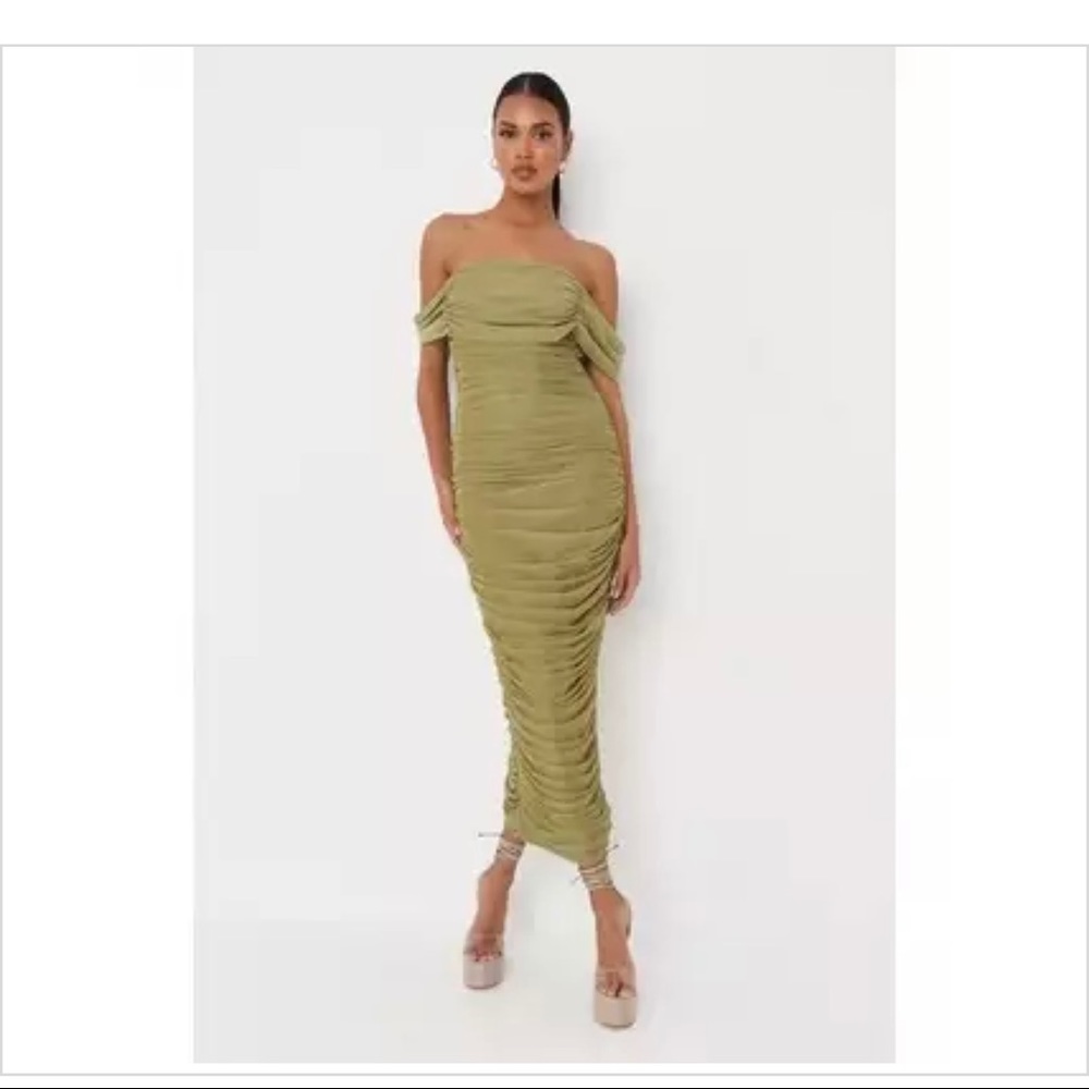 Beautiful Strapless dress perfect for upcoming spring/summer weddings